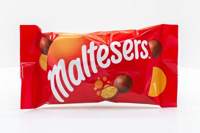 Драже Maltesers хрустящие шарики, покрытые молочным шоколадом 37 гр